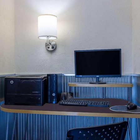 Travelodge By Wyndham Livingston Exteriör bild