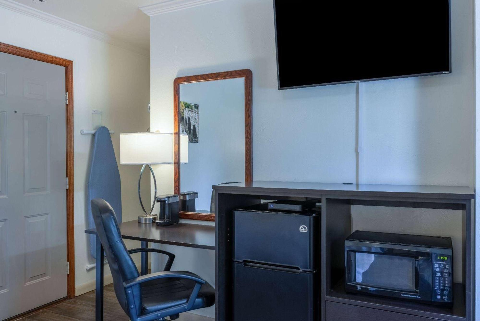 Travelodge By Wyndham Livingston Exteriör bild